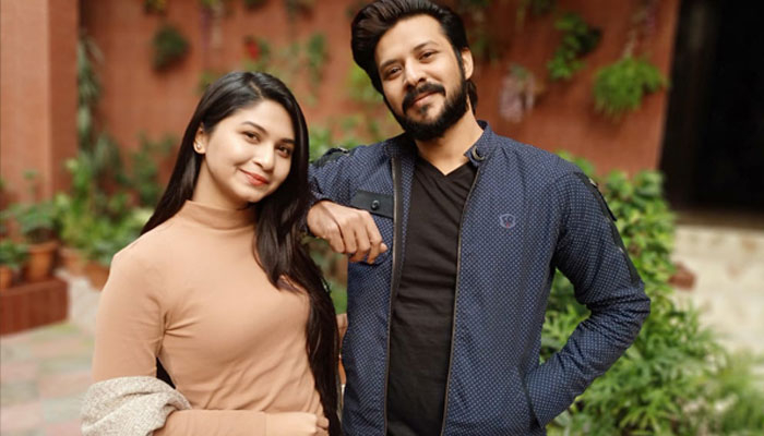 নিরবের সঙ্গে স্পর্শিয়াকে নিলেন রোজিনা