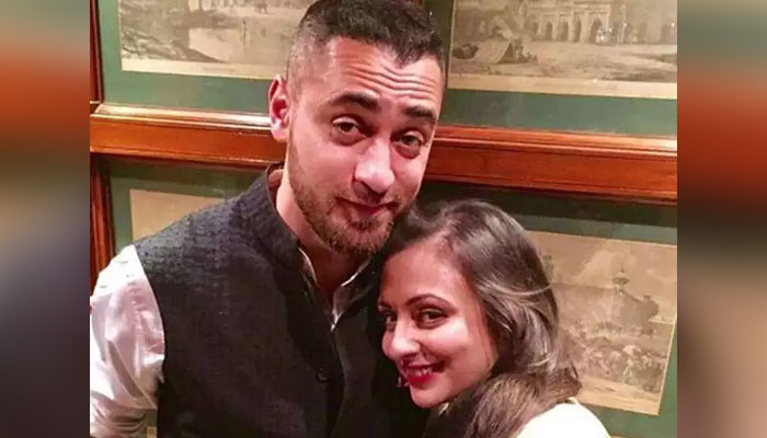 যে কারণে ইমরান খানকে ছেড়ে গেছেন অবন্তিকা