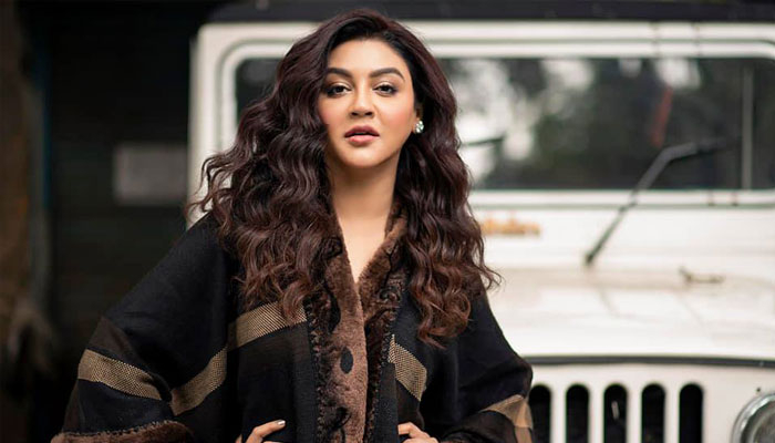 দুই ছবি নিয়ে বছর সেরা জয়া