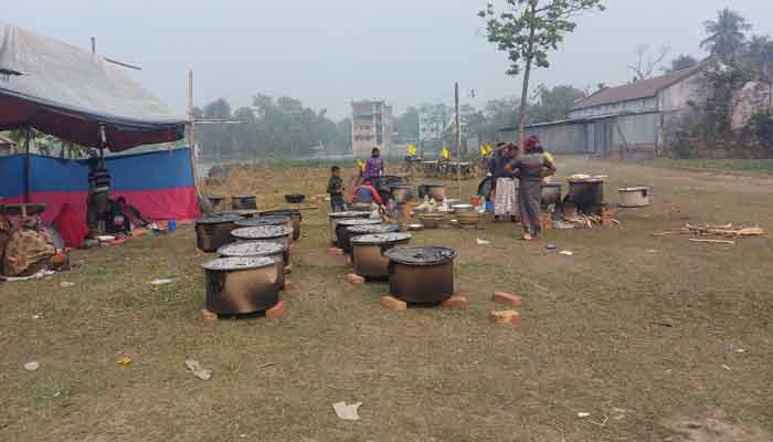 ভোটারদের জন্য রাঁধা বিরিয়ানি জব্দ করলো প্রশাসন