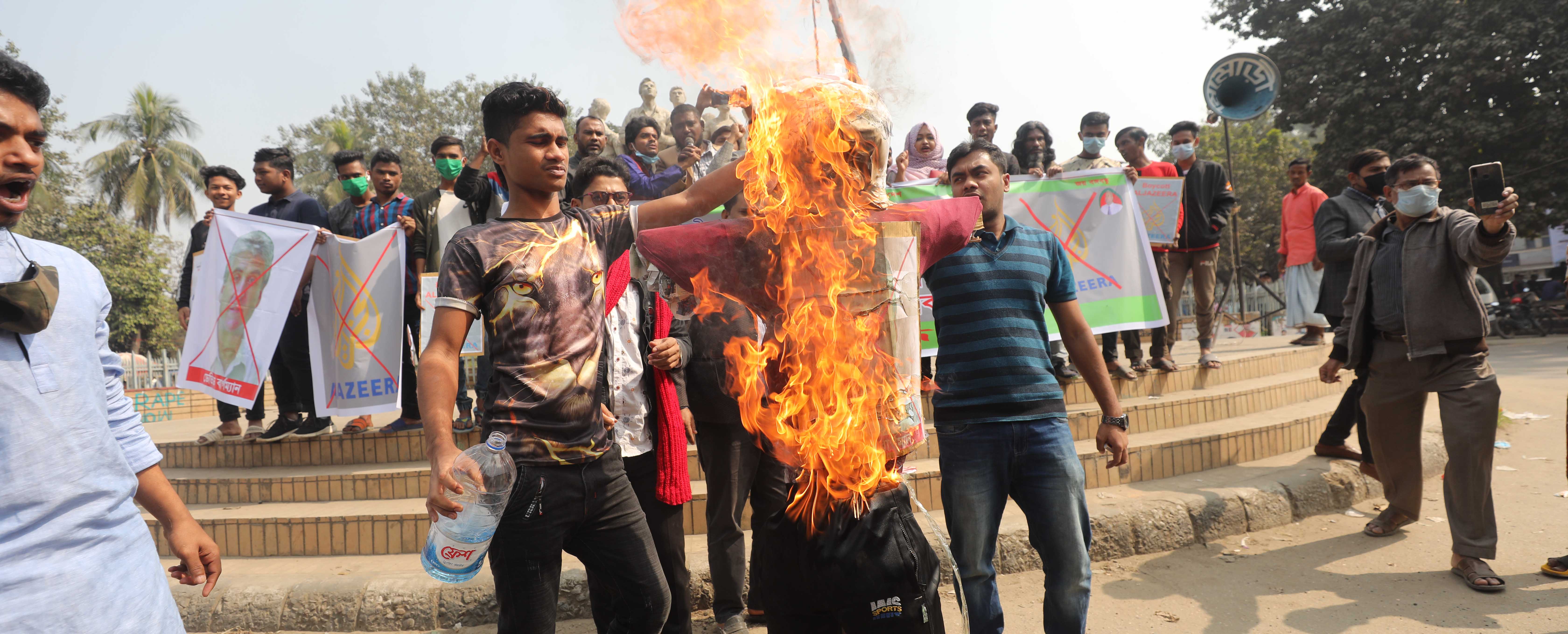 আলজাজিরার সম্প্রচার নিষিদ্ধ দাবি মুক্তিযুদ্ধ মঞ্চের আলজাজিরার সম্প্রচার নিষিদ্ধ দাবি মুক্তিযুদ্ধ মঞ্চের