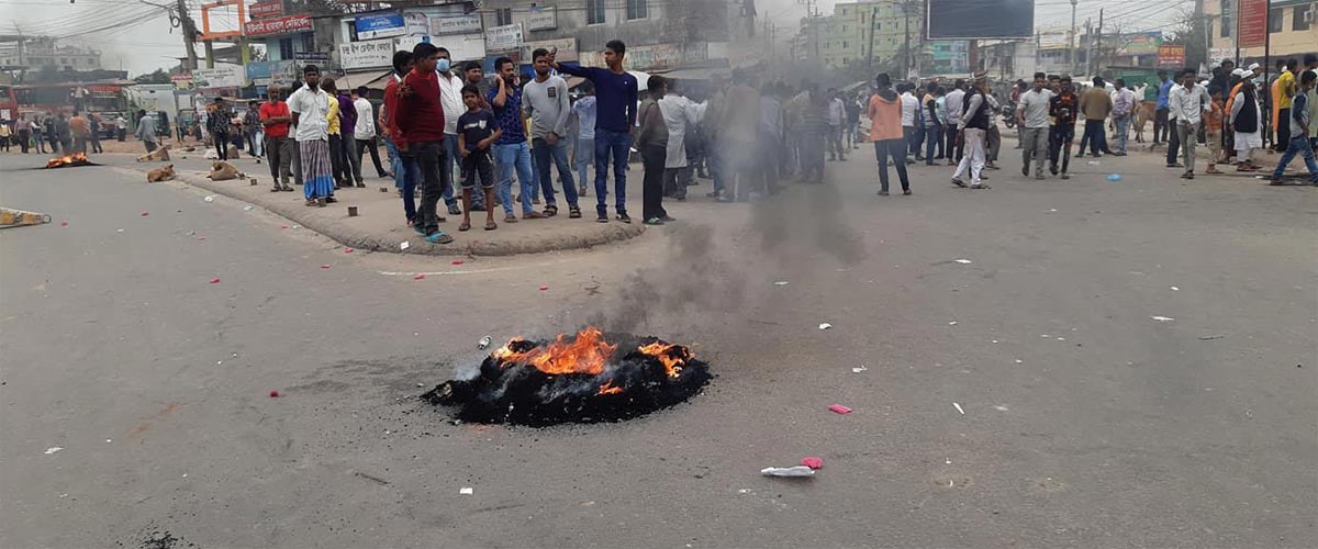 বরিশালে মুখোমুখি অবস্থানে পরিবহন শ্রমিক ও বিশ্ববিদ্যালয় শিক্ষার্থীরা বরিশালে মুখোমুখি অবস্থানে পরিবহন শ্রমিক ও বিশ্ববিদ্যালয় শিক্ষার্থীরা