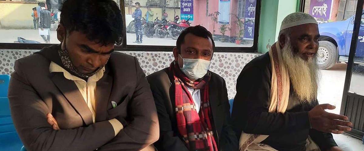 সাংবাদিক পরিচয়ে টাকা চেয়ে ধরা তারা সাংবাদিক পরিচয়ে টাকা চেয়ে ধরা তারা