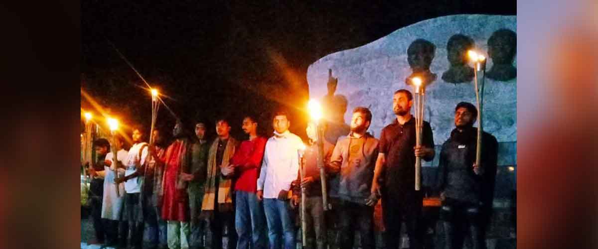 ববিতে শিক্ষার্থীদের ওপর হামলায় রাবিতে মশাল মিছিল ববিতে শিক্ষার্থীদের ওপর হামলায় রাবিতে মশাল মিছিল