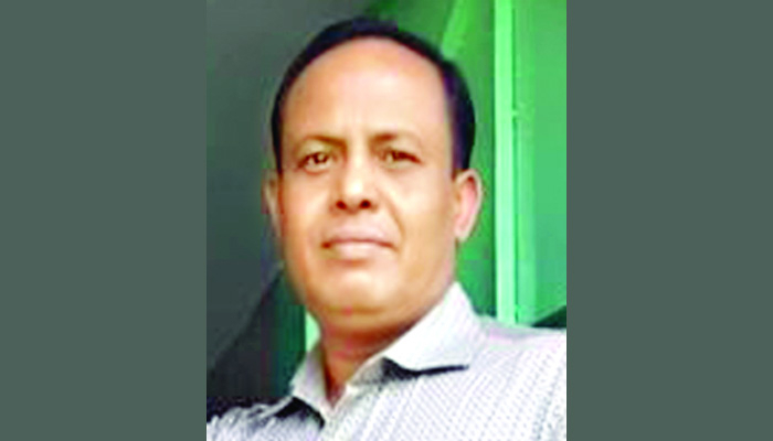 অভিযোগ করে বিপাকে এক কর্মকর্তা অভিযোগ করে বিপাকে এক কর্মকর্তা