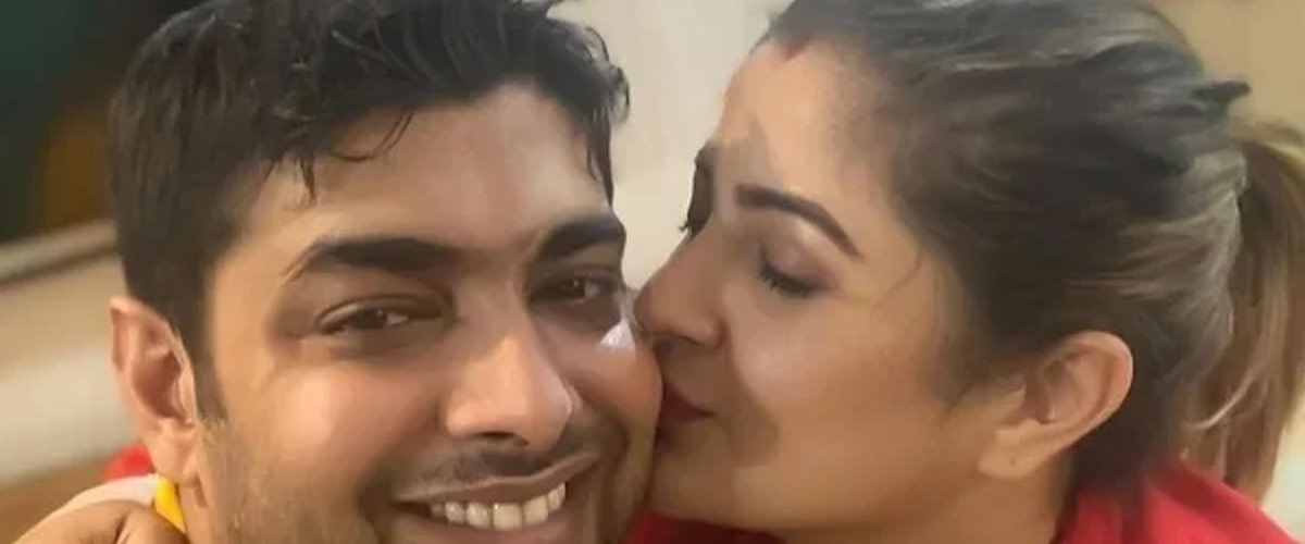 রোশনের কাছে শ্রাবন্তী একজন ‘অপরাধী’ রোশনের কাছে শ্রাবন্তী একজন ‘অপরাধী’