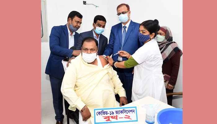 টিকা নিয়ে ভয় কেটেছে, ব্যবস্থাপনা নিয়েও খুশি মানুষ টিকা নিয়ে ভয় কেটেছে, ব্যবস্থাপনা নিয়েও খুশি মানুষ