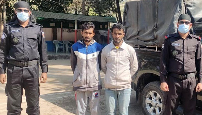 কুমিল্লায় ২৬ কেজি গাঁজাসহ দুই ভাই আটক