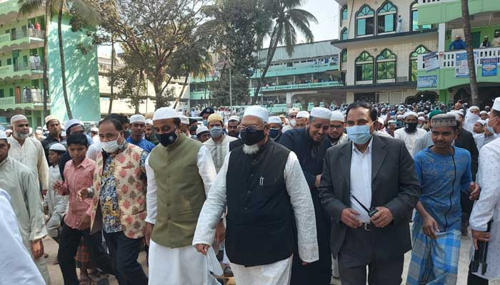 আহমদ শফীর কবর জেয়ারত ও বাবুনগরীর সঙ্গে সাক্ষাৎ ধর্ম প্রতিমন্ত্রীর