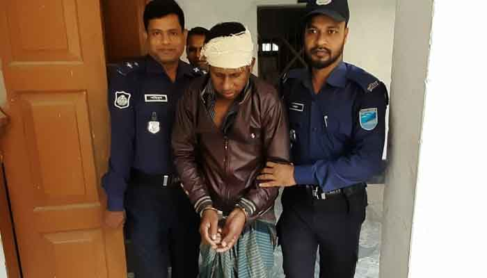 জমি লিখে না দেওয়ায় মাকে কুঠার দিয়ে কুপিয়ে হত্যা
