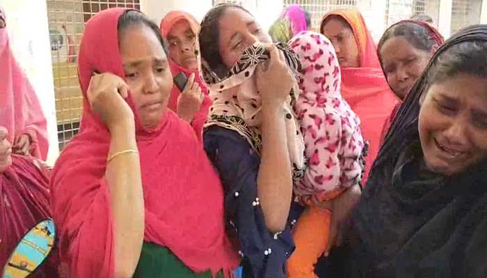 পাতা কুড়াতে গিয়ে গাছচাপায় গৃহবধূর মৃত্যু