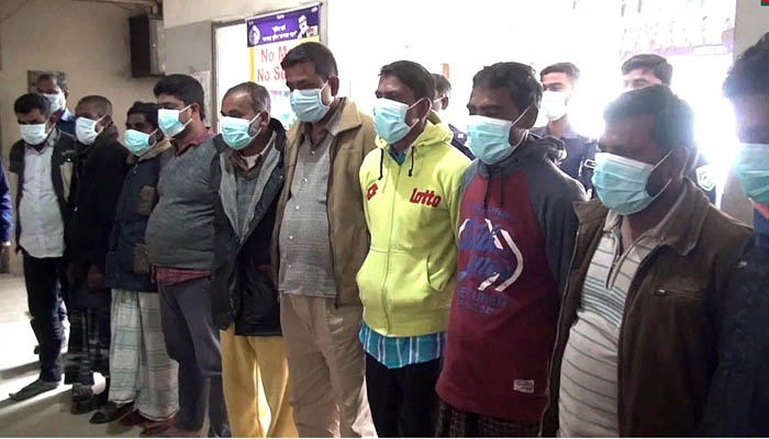জুয়া খেলার সময় মেম্বারসহ ১০ জন ধরা