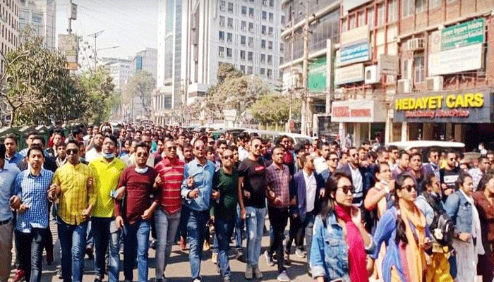 খালেদা জিয়ার মুক্তি দাবিতে রাজধানীতে ছাত্রদলের বিক্ষোভ মিছিল