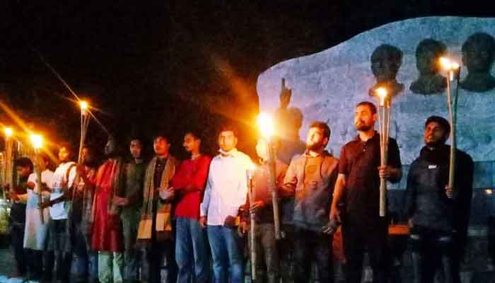 ববিতে শিক্ষার্থীদের ওপর হামলায় রাবিতে মশাল মিছিল