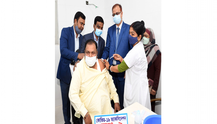 টিকা নিয়ে ভয় কেটেছে, ব্যবস্থাপনা নিয়েও খুশি মানুষ