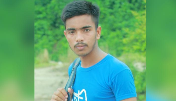 নিজের কাটা গাছের নিচে চাপা পড়ে প্রাণ গেল রায়হানের