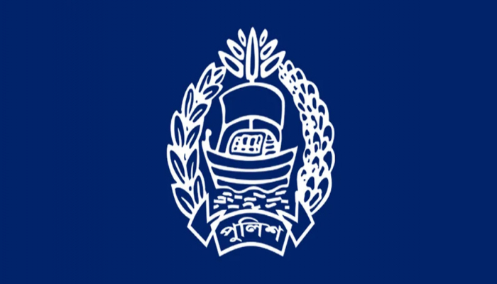 কী করলেন দুই পুলিশ কর্মকর্তা