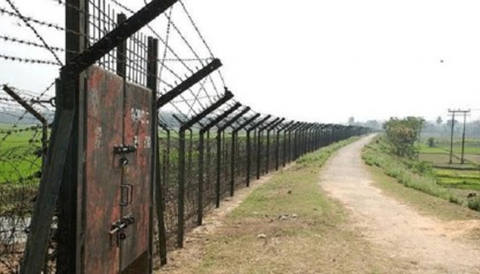 বিএসএফের ফেরত দেওয়া পুলিশ সদস্যসহ চারজনের নামে মামলা