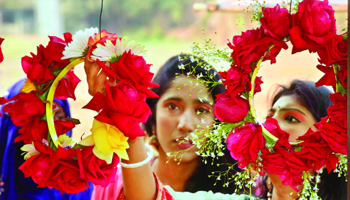 বসন্ত বাতাসে ভালোবাসার দিন আজ