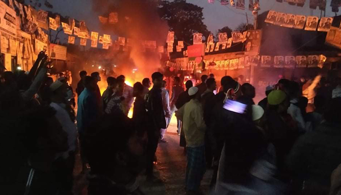 পুলিশের বিরুদ্ধে মেয়র প্রার্থীকে তুলে নেওয়ার অভিযোগ, থানা ঘেরাও