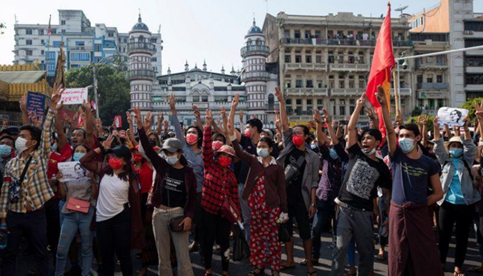 অভ্যুত্থানবিরোধী বিক্ষোভে উত্তাল মিয়ানমার, যোগ দিলেন ভিক্ষুরাও
