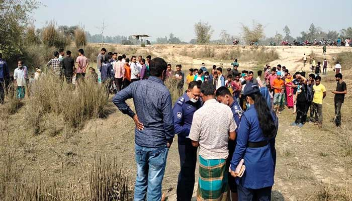 স্বামীর লাশের ৩০০ মিটার দূরে মিলল স্ত্রীর লাশও