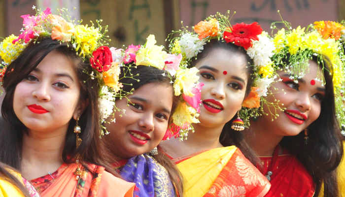 বসন্ত আর ভ্যালেন্টাইনে অন্যরকম ঢাকা