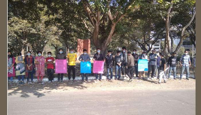 চবিতে পাহাড়ি ছাত্র পরিষদের মানববন্ধনে বাধার অভিযোগ