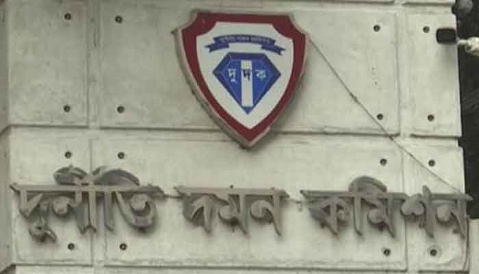 পি কে হালদারের ১৪ সহযোগীকে দুদকে তলব