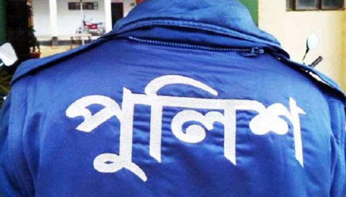 চাঁদাবাজির অভিযোগে জেলে ৬ পুলিশ
