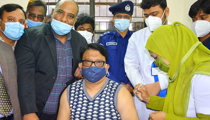 দিনাজপুরে প্রথম করোনার টিকা নিলেন হুইপ ইকবালুর রহিম