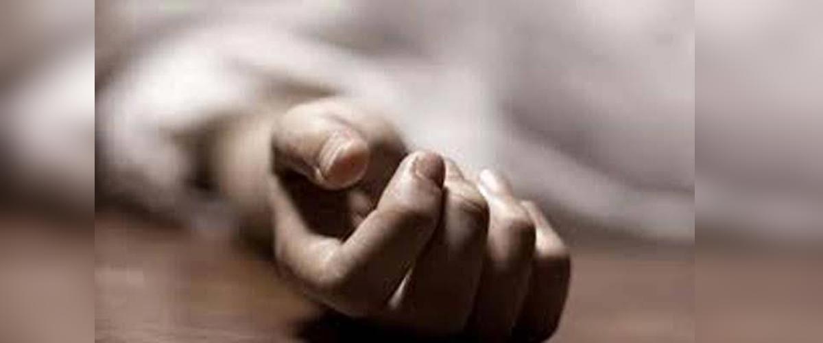 হাসপাতালে গৃহবধূর মরদেহ ফেলে পালালো শ্বশুরবাড়ির লোকজন হাসপাতালে গৃহবধূর মরদেহ ফেলে পালালো শ্বশুরবাড়ির লোকজন