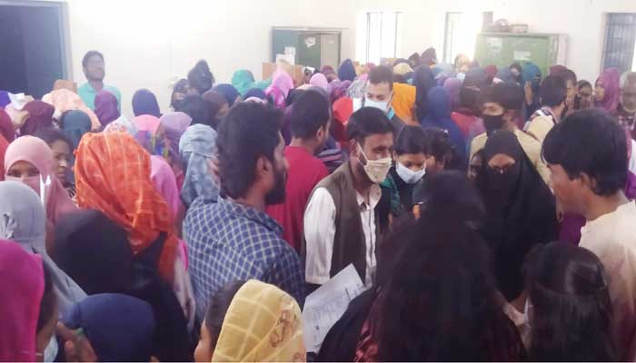 ১০ হাজার টাকা সরকারি অনুদান পাওয়ার গুজবে...