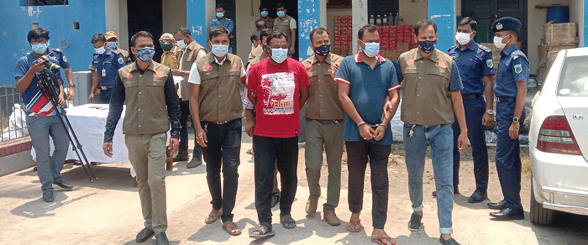 পাবনায় দুই যুবলীগ নেতা গ্রেপ্তার পাবনায় দুই যুবলীগ নেতা গ্রেপ্তার