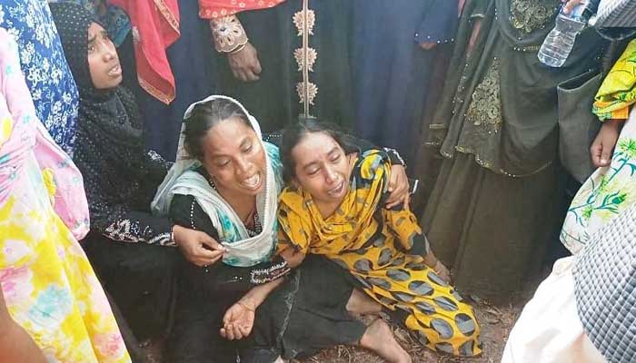 মৃত্যুর সময়ও সন্তানকে বুকে আগলে রেখেছিলেন মমতাময়ী মা