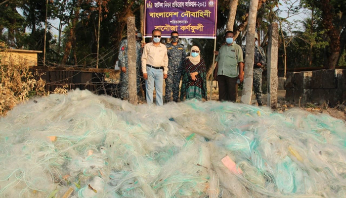 জাটকা নিধন ঠেকাতে ৬ কোটি টাকার জাল জব্দ করল নৌ বাহিনী