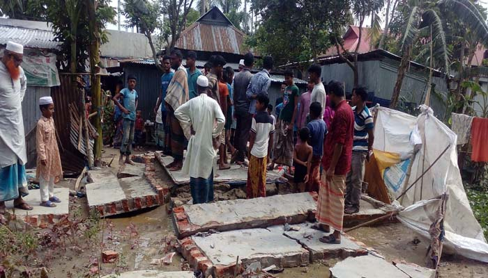 চৌবাচ্চা ধসে প্রাণ গেল শ্বশুর ও পুত্রবধূর