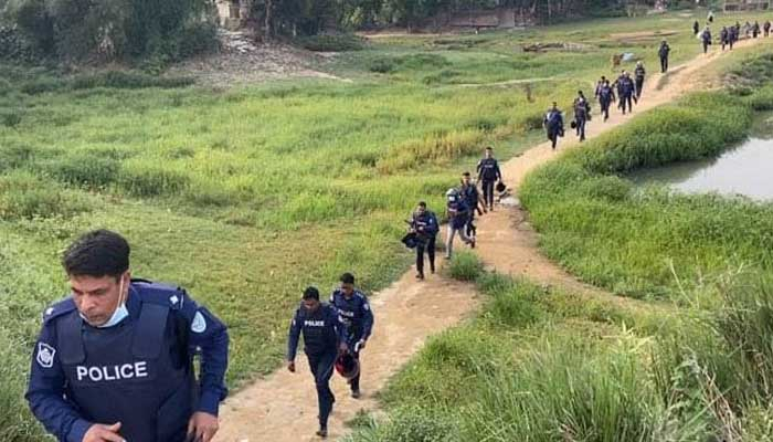 গ্রেপ্তার আতঙ্কে পুরুষশূন্য গণেশপুর গ্রাম