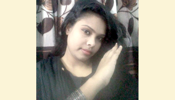 বাড়িতে ঢুকে গৃহবধূকে গলা কেটে হত্যা