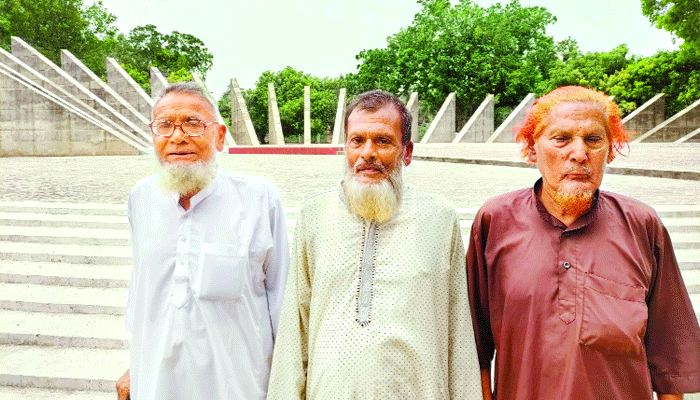 ওরা ১২ জন...