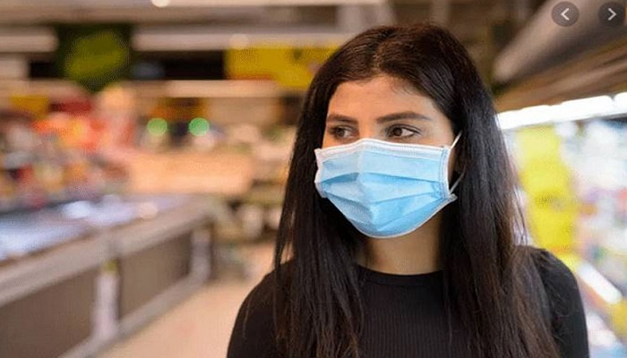 ঘরের বাইরে গেলে জোড়া মাস্ক পরার পরামর্শ