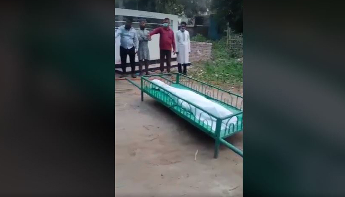 মুক্তিযোদ্ধাকে যথাযথ রাষ্ট্রীয় সম্মাননা ছাড়াই দাফনের অভিযোগ