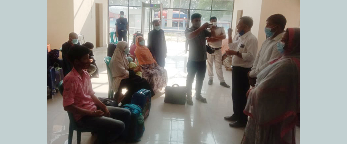 ভারতে আটকেপড়া ৪৩ জন ফিরলেন দুই স্থলবন্দর দিয়ে ভারতে আটকেপড়া ৪৩ জন ফিরলেন দুই স্থলবন্দর দিয়ে