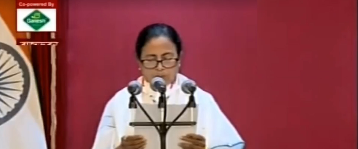 শপথ নিলেন মমতা বন্দ্যোপাধ্যায় শপথ নিলেন মমতা বন্দ্যোপাধ্যায়