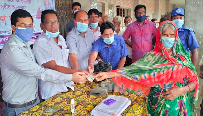 ফরিদপুরে ২৪ হাজার ৬৯০ জনের মাঝে নগদ অর্থ বিতরণ