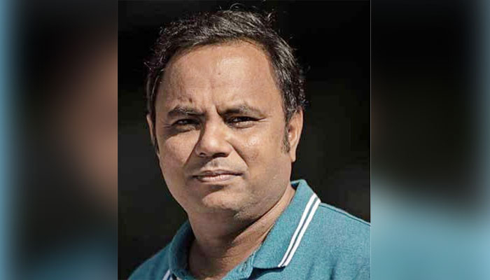 গ্রাহকের ঘাড়ে উচ্চ কর
