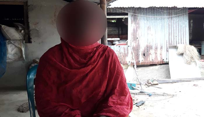 ২ সন্তানের জনককে বিয়ের দাবিতে ২ সন্তানের জননীর অনশন