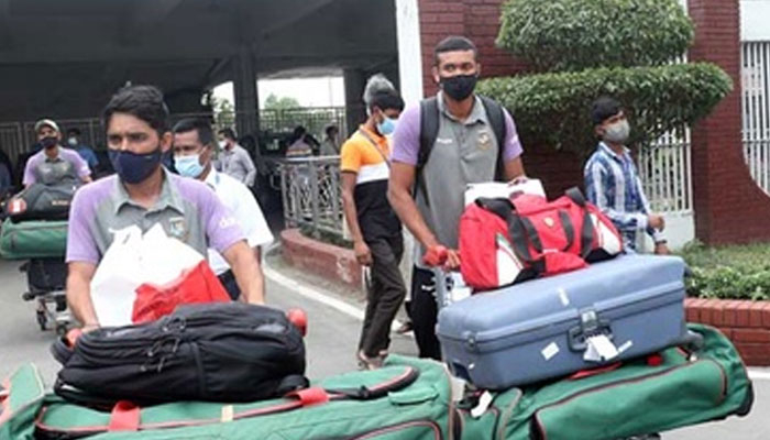 ফিরেই হোম কোয়ারেন্টাইনে মুমিনুলরা