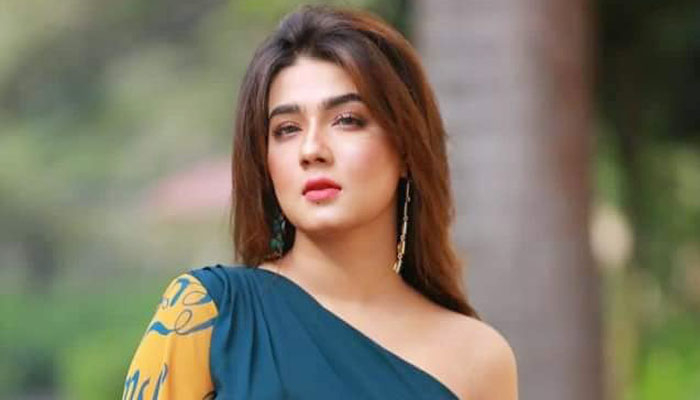 বিচ্ছেদের খবর দিয়ে যা করে বেড়াচ্ছেন মাহিয়া মাহি