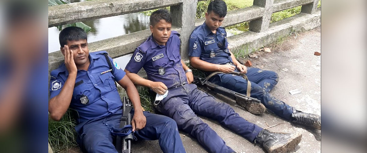 মাদারীপুরে আ’লীগের দুই গ্রুপে সংঘর্ষ, ৩ পুলিশসহ আহত ১৫ মাদারীপুরে আ’লীগের দুই গ্রুপে সংঘর্ষ, ৩ পুলিশসহ আহত ১৫